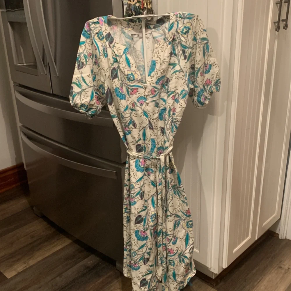Loft‎ puff sleeve v neck floral midi. Wornnonce